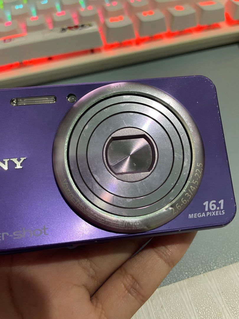 SONY CYBERSHOT DSC-W570 (Category: Cameras) located in Rizal. Submitted by legendiaries (Listing ID 1345445704, Image 2). Description: Sony Cybershot DSC-W570 3000 - look closely for the condition - japanese language ( idk how to change it) - may purple line na maliit pag landscape yung pictures, part portrait wala naman (weird) - with SD card and battery - no charger - NEGOTIABLE IF SURE BUYER pm for deets! .