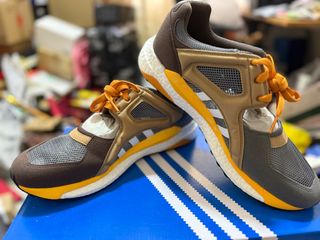 (Category: ) located in . Submitted by SneakerheadMY (Listing ID 1345412089, Image 1). Description: .