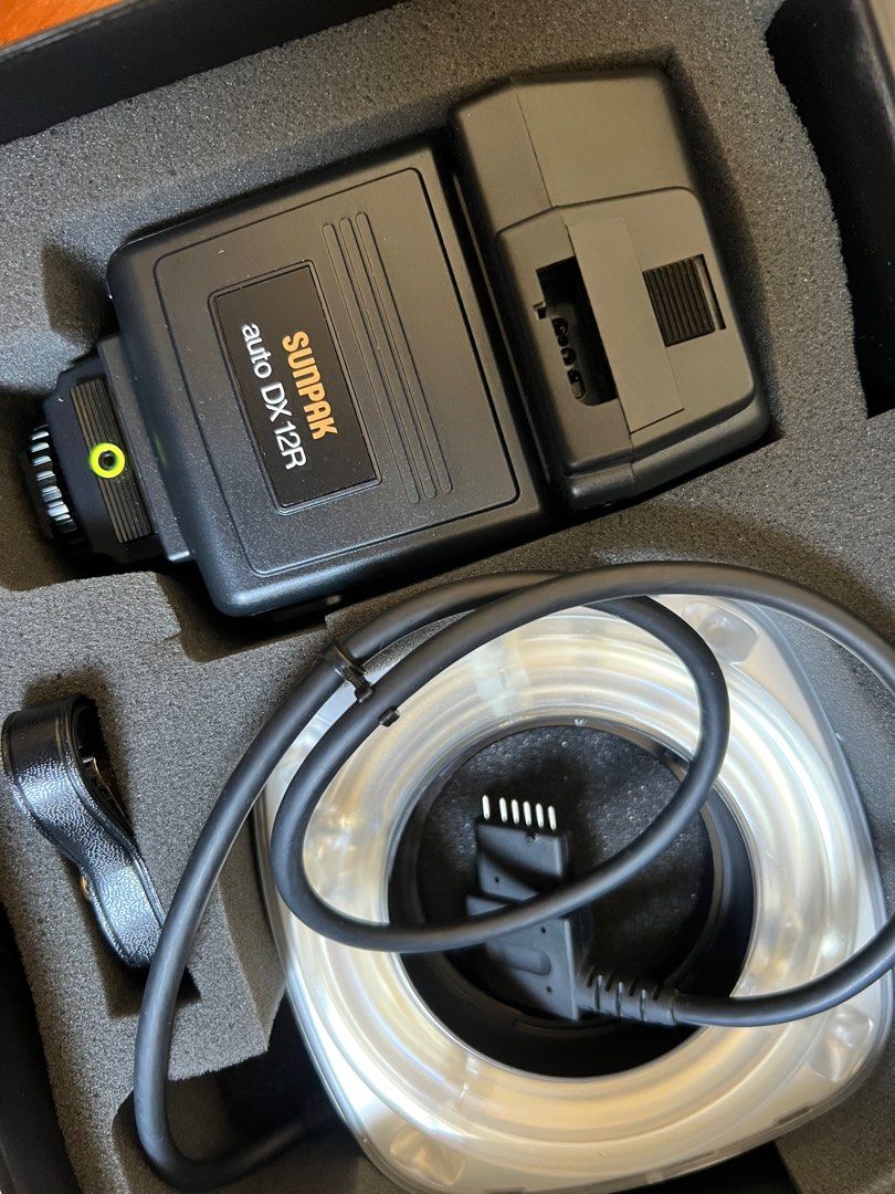sunpak ringflash (Category: Flashes) located in Singapore. Submitted by jedi8489 (Listing ID 1345321667, Image 2). Description: sunpak ringflash Can use for any camera with hotshoe mount.