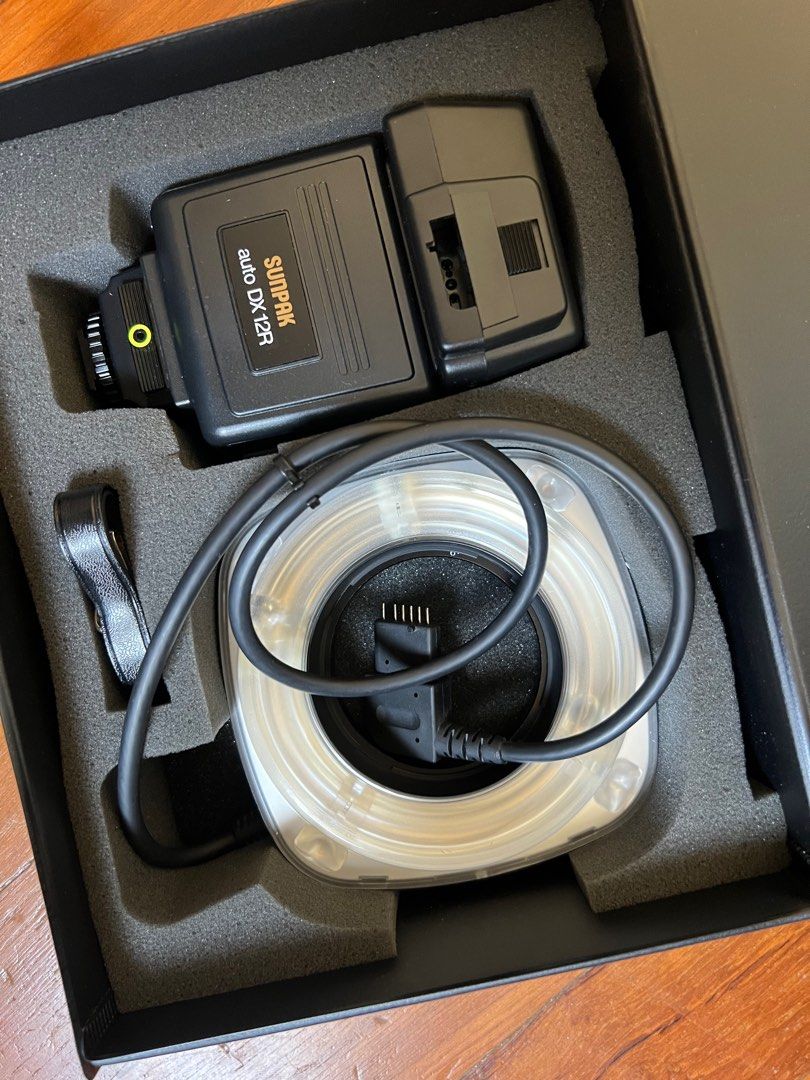 sunpak ringflash (Category: Flashes) located in Singapore. Submitted by jedi8489 (Listing ID 1345321667, Image 1). Description: sunpak ringflash Can use for any camera with hotshoe mount.