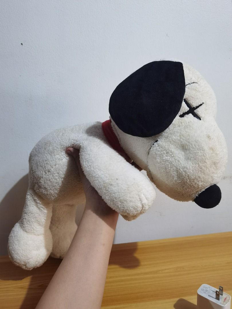 Uniqlo - Kaws x Peanuts - Snoopy Plush (Category: Plushies & Soft Toys) located in Taguig. Submitted by kalabasza (Listing ID 1345350186, Image 2). Description: 📌 This is a preloved item. Please manage your expectation. 📌 Actual item posted. Needs wash. 📌 Item is in good condition. 📌 Product Color may slightly vary due to Photographic Lighting. 📌 Location: Taguig 📌 MOP: GCash. Payment first before ship. 📌 MOD: LBC, J&T, GoGo or Lalamove. �
