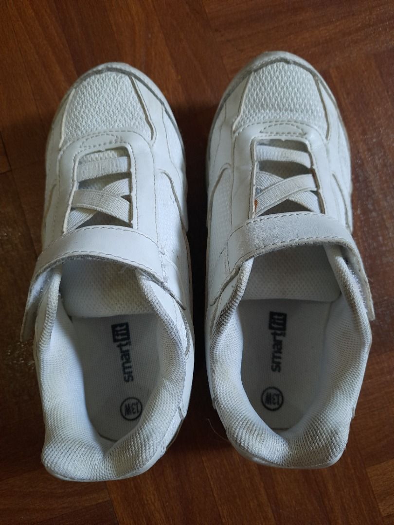 White Smart Fit Shoes Kids (Category: Babies & Kids Fashion) located in Quezon City. Submitted by bennshopp (Listing ID 1345489059, Image 1). Description: - used once similar: https://payless.ph/products/boys-hutch-strapped-sneaker-171916-01?variant=42331370979524 "As is where is" Basis no meetup.