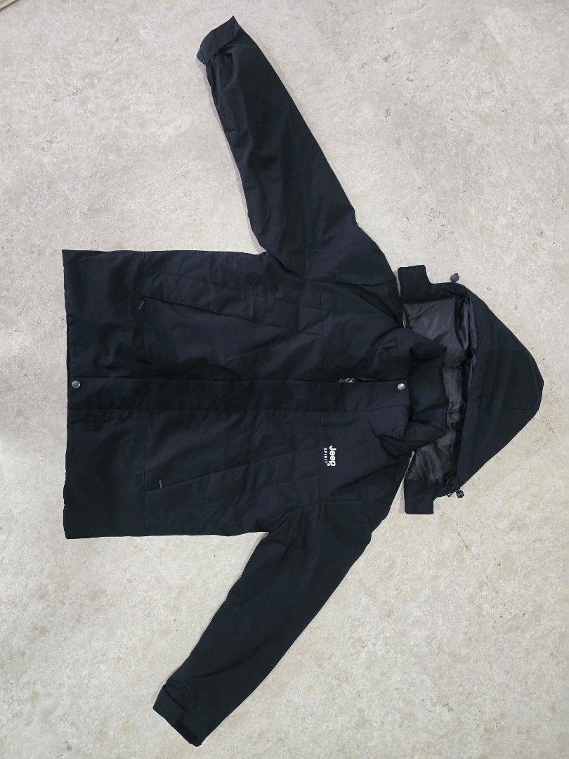 Winter Jacket (Category: Activewear) located in Singapore. Submitted by kaiserche2014 (Listing ID 1345352487, Image 1). Description: use only 1 time.