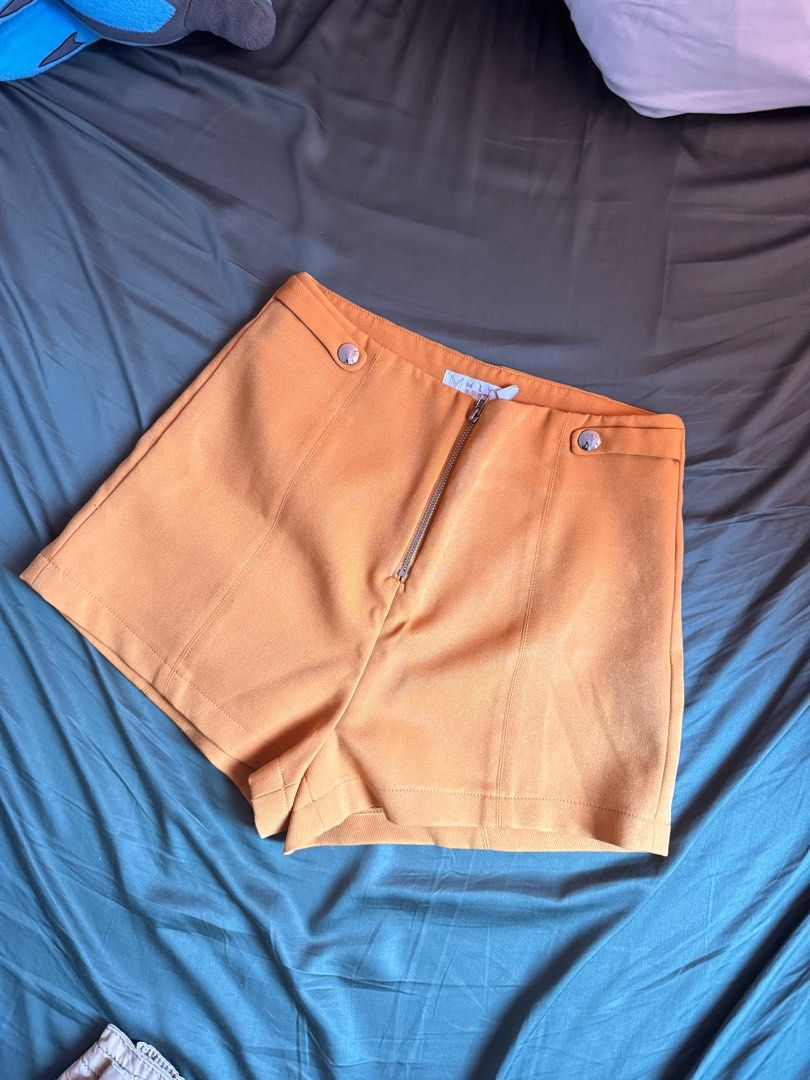 Yellow shorts (Category: Shorts) located in Mandaluyong City. Submitted by declutcore (Listing ID 1345377804, Image 1). Description: .