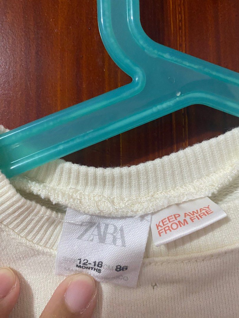 Zara Sweater (Category: Babies & Kids Fashion) located in Taguig. Submitted by amara2021 (Listing ID 1345433384, Image 2). Description: 12-18 months zara sweater.