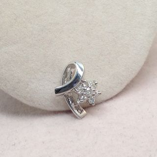 約共0.08ct鑽石花形吊墜18K白/750，整體白淨，好火，14 x 11mm (1.4g) 淨吊墜 pendant only64230840595970110