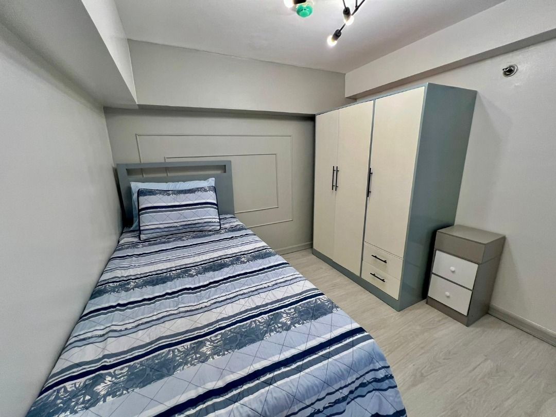 2 BR Loft Greenhills Garden Square (Category: Apartments & Condos) located in Pasig City. Submitted by magicchua.properties (Listing ID 1345526039, Image 3). Description: *FOR SALE* *2 BEDROOMS IN GREENHILLS GARDEN SQUARE, QUEZON CITY* - Floor area: 57 sqm - Bedrooms: 2 - Bathroom: 2 - Parking: 1 - Features: Newly renovated, ready for move in *SELLING PRICE: Php 7,000,000* Please call or send me a message for more information on this property. Ma