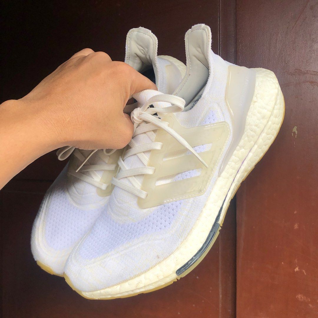 ADIDAS ULTRABOOST 7.5mens (Category: Sneakers) located in Cebu City. Submitted by matfinds (Listing ID 1345688754, Image 2). Description: guaranteed original 💯 good to excellent condition 💯 no sole separation durable size (check photos) Cebu city 📍 we shipp outside cebu .