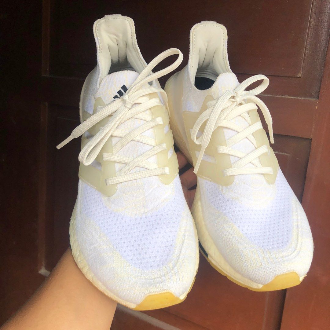 ADIDAS ULTRABOOST 7.5mens (Category: Sneakers) located in Cebu City. Submitted by matfinds (Listing ID 1345688754, Image 3). Description: guaranteed original 💯 good to excellent condition 💯 no sole separation durable size (check photos) Cebu city 📍 we shipp outside cebu .