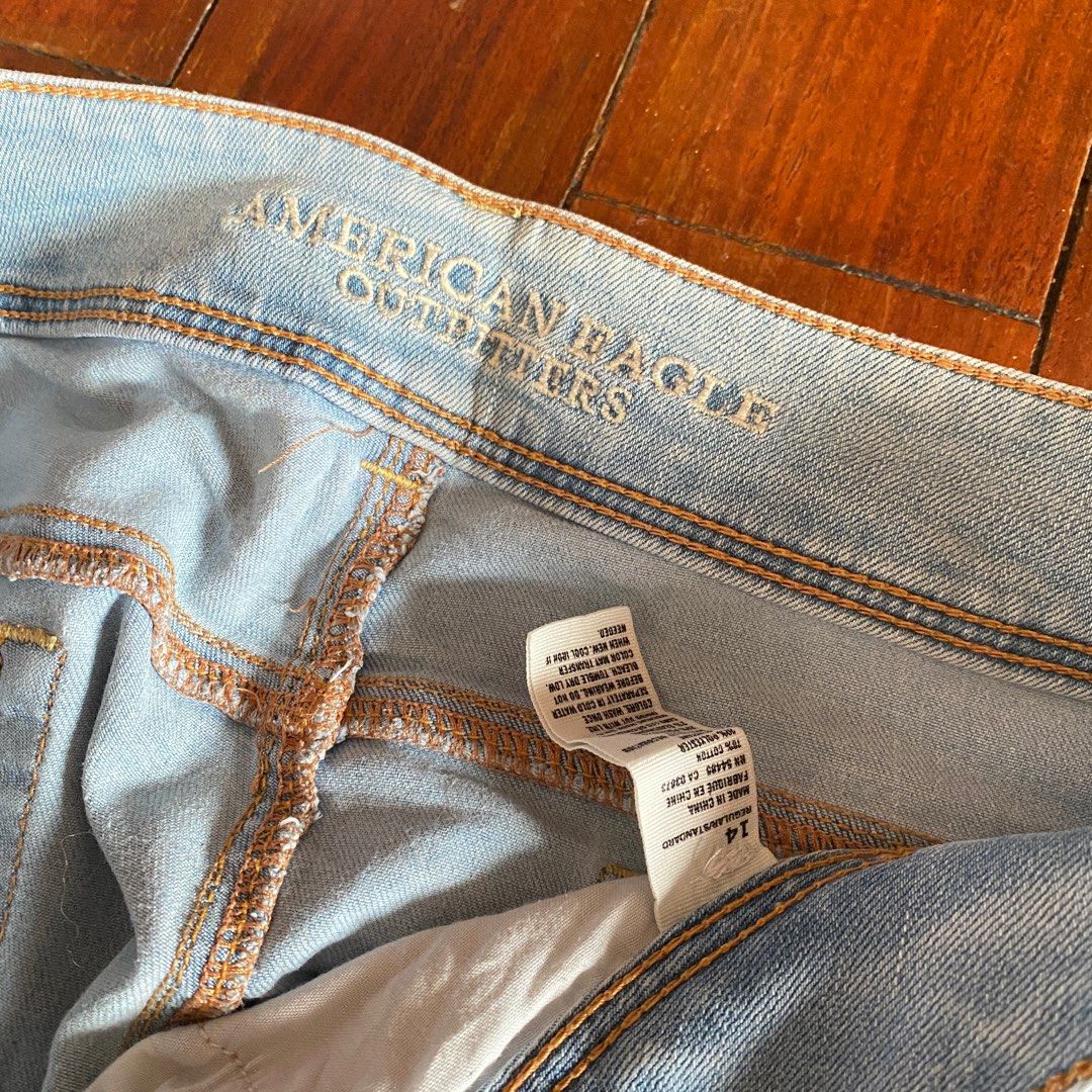 American Eagle flared pants (Category: Jeans) located in Naga. Submitted by decluttertingz_ (Listing ID 1345647426, Image 2). Description: American Eagle flared denim pants Fits size 34 8/10 No leather patch Actual measurements: Waist: 17” Thigh: 11” Knee: 8.5” Hem: 9.5” Length: 37.5”.