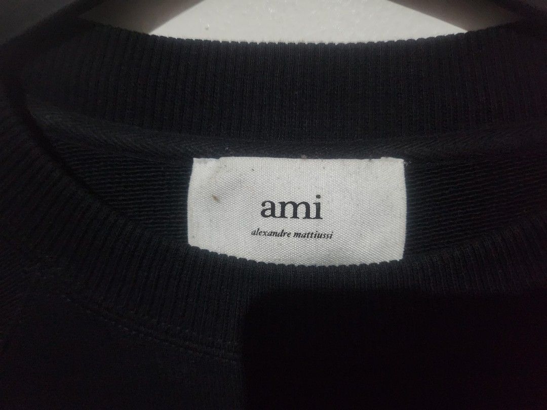 Ami Paris sweatshirt (Category: Activewear) located in Antipolo. Submitted by capizexport (Listing ID 1345670669, Image 2). Description: Ami Sweatshirt crop men Price 9000 size medium can fit large bought online ssense can provide proof of payment rfs will need a bigger size, crop not my thing. guaranteed authentic or money back.