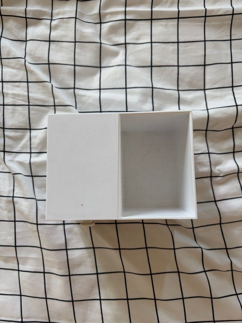 Assorted Plastic & Acrylic Makeup Organizers (Category: Storage Boxes & Baskets) located in Marikina City. Submitted by pritongitlog (Listing ID 1345516516, Image 2). Description: ꒰ wts lfb ufs ꒱ assorted plastic/acrylic organizers ╰ ₱200 if take all ╰ x sensi w small scratches, needs cleaning 🧾 gcash maya gotyme bank transfer 📦 sdd/j&t or ggx from marikina (but pref sdd since fragile to).
