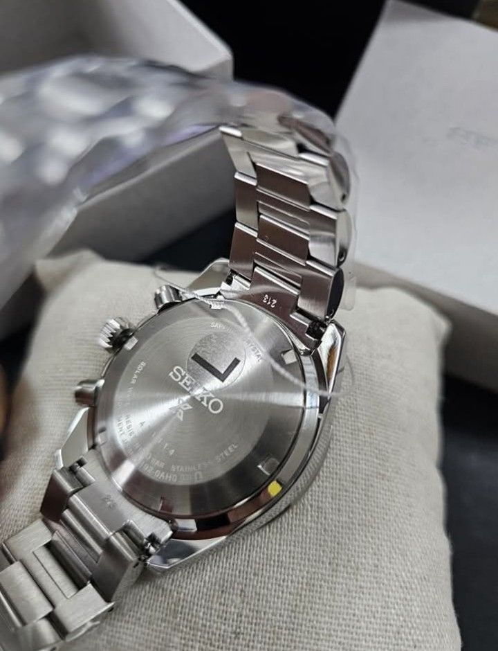 Authentic Seiko Watch (Category: Men's Watches) located in Manila. Submitted by nhelnhelly (Listing ID 1345603705, Image 3). Description: 100% ORIGINAL Seiko Prospex SSC935 Solar 41.5mm Sapphire 28,500 free shipping money back if proven fake.