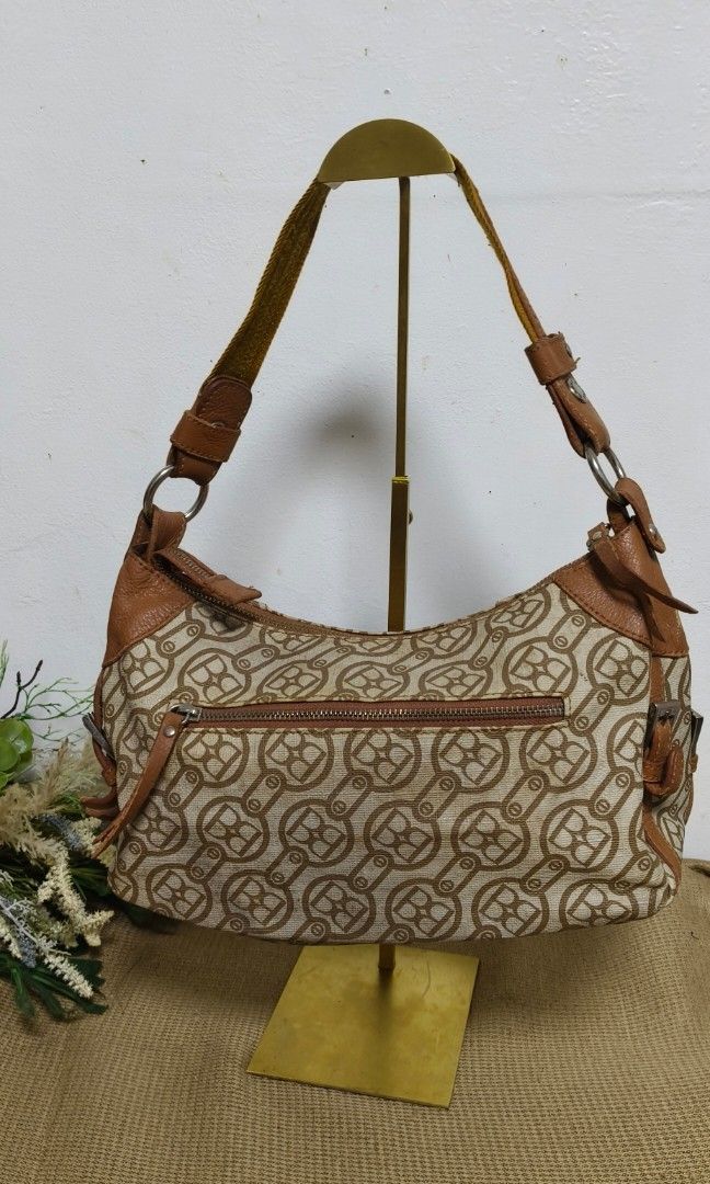 Babila Hobo Bag (Category: Luxury Bags & Wallets) located in Baguio. Submitted by PreiLoveMaria (Listing ID 1345683314, Image 2). Description: Babila Hobo Bag Lightly Used Normal signs of wear Kindly check the Detailed photos Shipping via J&T only No COD and COP.