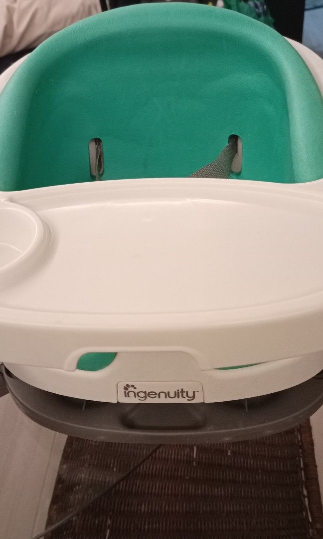 Baby feeding chair (Category: Weaning & Toddler Feeding) located in Manila. Submitted by DesignerDepotMNL (Listing ID 1345579383, Image 1). Description: .