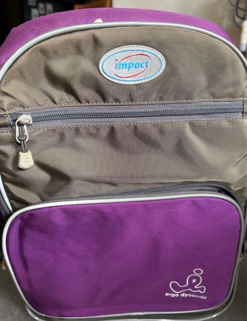 Backpack (Category: Shoulder Bags) located in Singapore. Submitted by jemmly (Listing ID 1345686216, Image 3). Description: Good for primary school kids to protect their back.