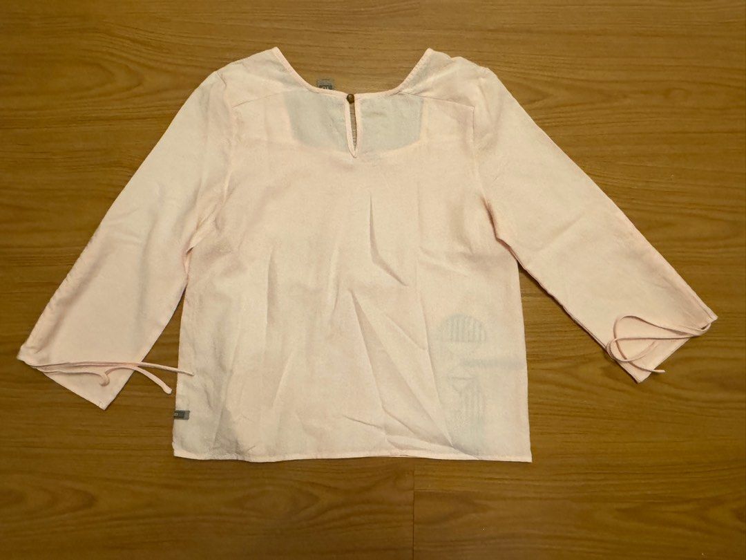 Bayo Top (Category: Blouses) located in Rizal. Submitted by l17873 (Listing ID 1345667421, Image 2). Description: Barely worn Payment via GCash Shipping via Lalamove/Grab.