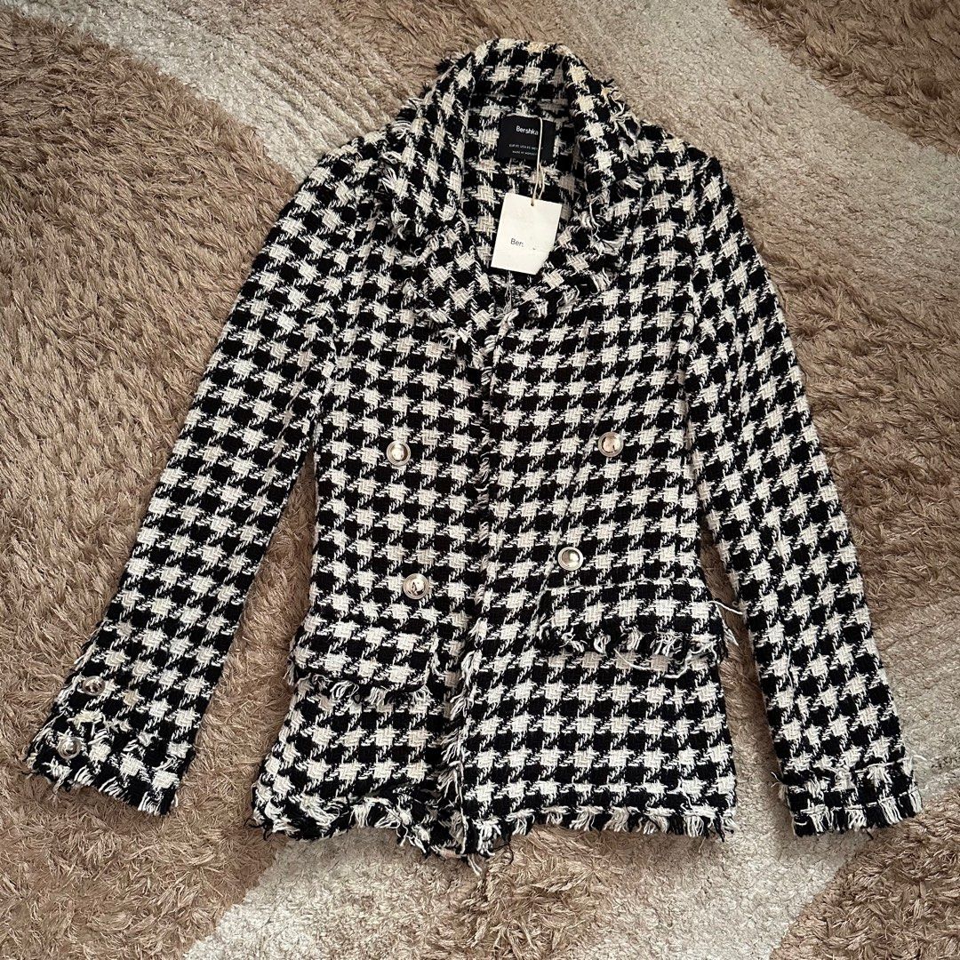 Bershka Knitted Black & White Houndstooth Blazer Jacket (Category: Coats, Jackets and Outerwear) located in Batangas. Submitted by veevasclutter (Listing ID 1345532457, Image 1). Description: .