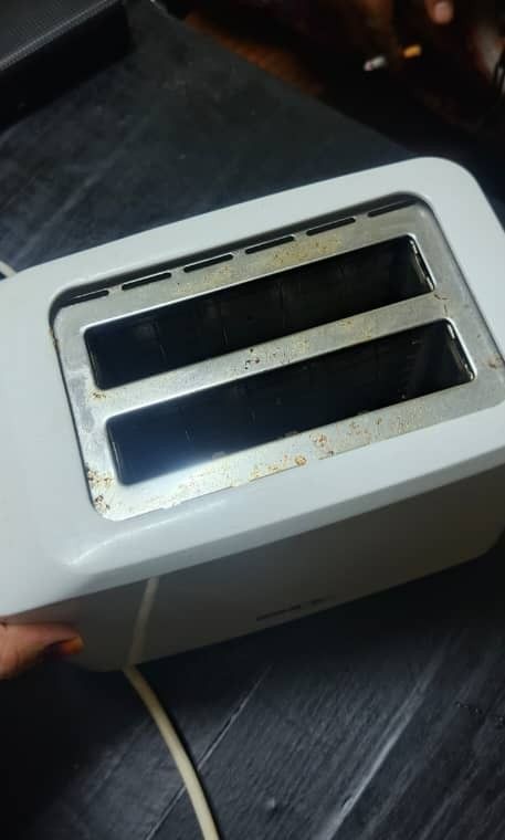 bread toaster (Category: Breadmakers) located in Kajang. Submitted by qyrataro (Listing ID 1345708585, Image 1). Description: elok je.. nk clearkan sebab dah jrg guna.