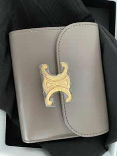 (Category: ) located in . Submitted by fashieclothing (Listing ID 1345526684, Image 1). Description: .