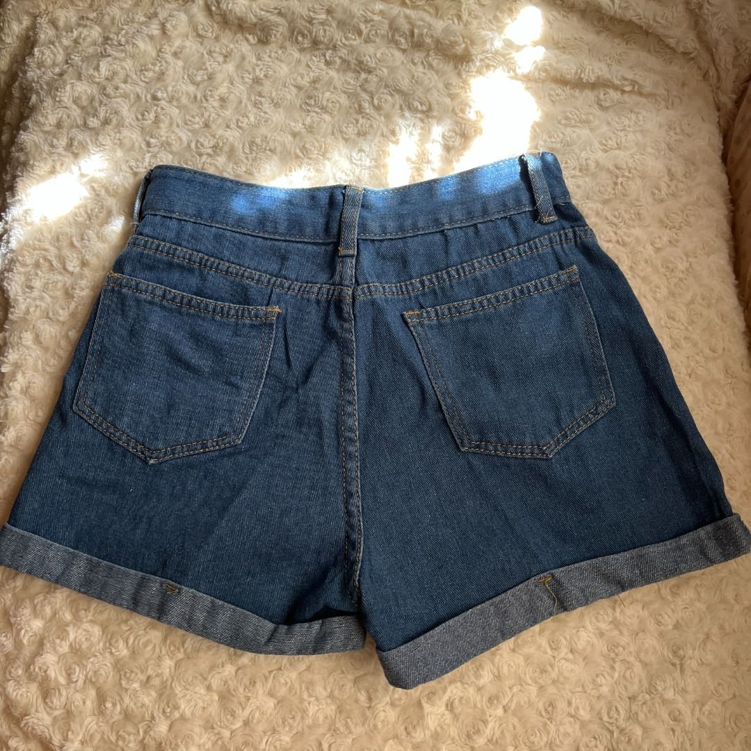 Denim Shorts (Category: Shorts) located in Muntinlupa City. Submitted by _2nds (Listing ID 1345579260, Image 2). Description: - can fit to up to size 25 - RFS: decluttering - Shipping c/o of the Buyer - Location: Alabang and Binan Laguna - Last Price Posted; No lowballers.