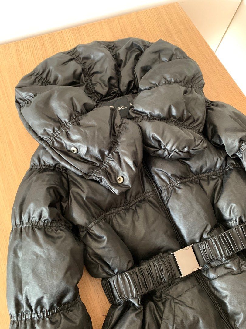 Down Jacket （分類：外套及戶外衣服）位於 Hong Kong。 由 b_collage 提交（商品編號 1345582105，圖片 2）。簡介： Size S Shoulder: 14in Chest: 17in Sleeve: 24in Length: 28in 80% Down 20% Feather。