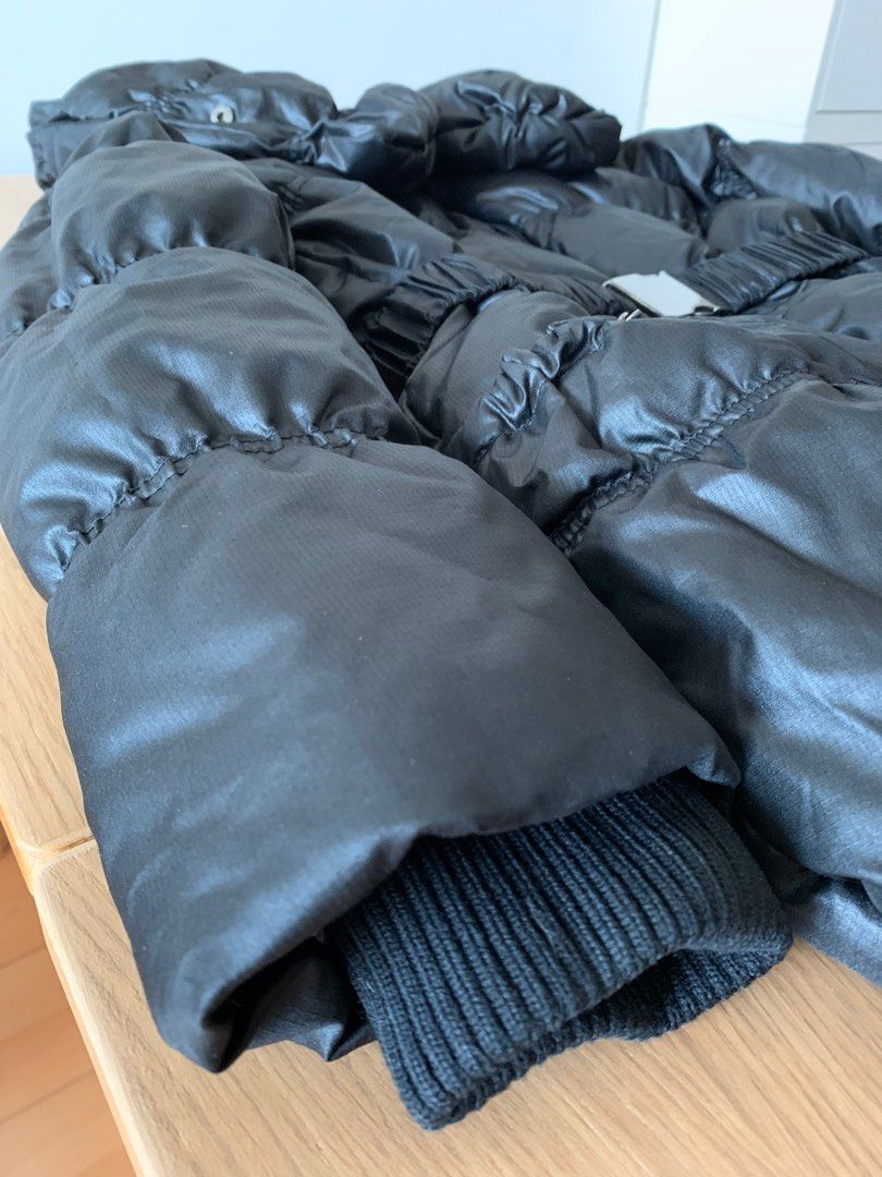 Down Jacket （分類：外套及戶外衣服）位於 Hong Kong。 由 b_collage 提交（商品編號 1345582105，圖片 4）。簡介： Size S Shoulder: 14in Chest: 17in Sleeve: 24in Length: 28in 80% Down 20% Feather。