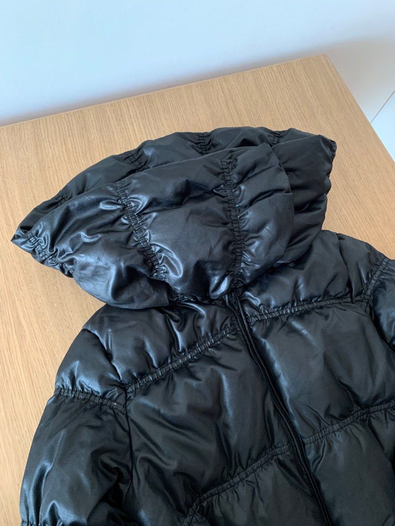 Down Jacket （分類：外套及戶外衣服）位於 Hong Kong。 由 b_collage 提交（商品編號 1345582105，圖片 3）。簡介： Size S Shoulder: 14in Chest: 17in Sleeve: 24in Length: 28in 80% Down 20% Feather。