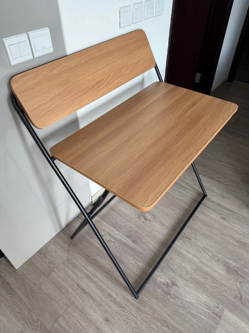 Folding Table (Category: Tables & Sets) located in Singapore. Submitted by _starfish_ (Listing ID 1345544913, Image 3). Description: Width - 80cm Self pickup.