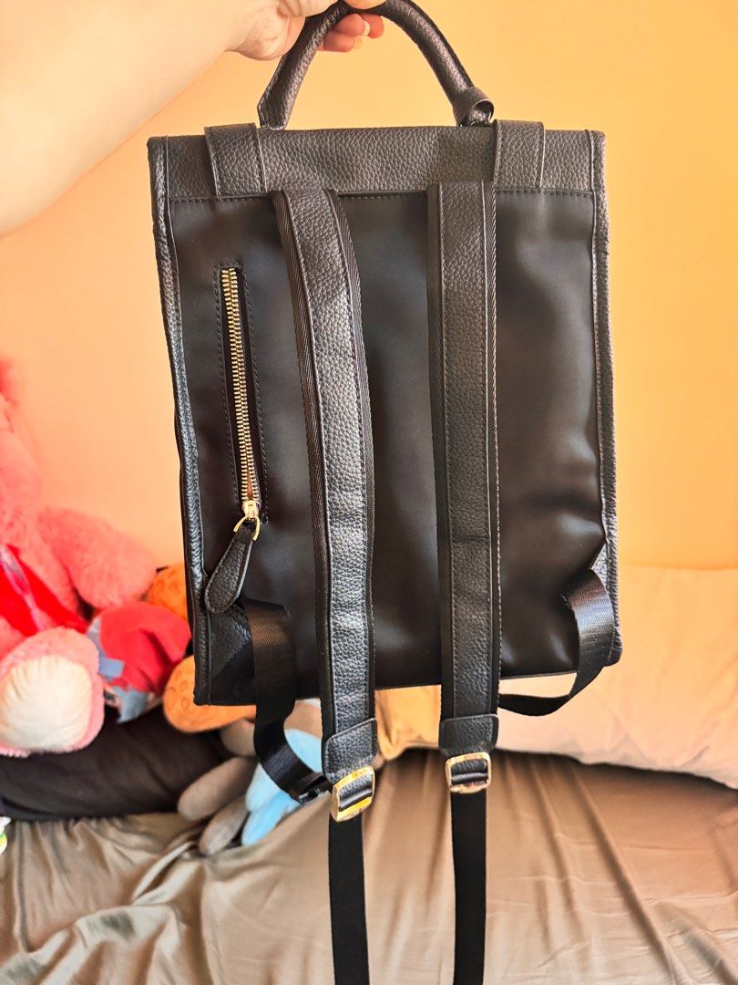 Full Design Black Backpack (Category: Backpacks) located in Mandaluyong City. Submitted by declutcore (Listing ID 1345590066, Image 2). Description: Declutter Negotiable.