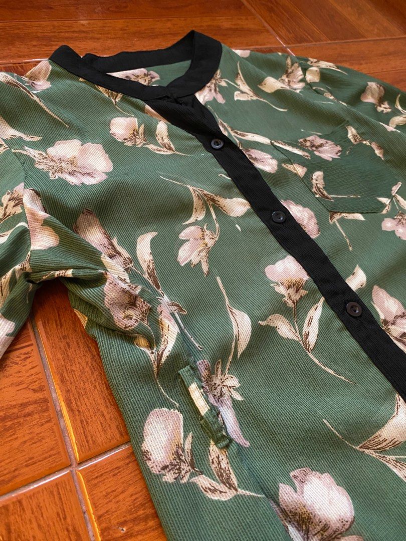 Green Floral Dress (Category: Dresses) located in Quezon City. Submitted by koreii (Listing ID 1345624842, Image 3). Description: 🛍️ Green Floral Dress🛍️ 📌L:33 B: 40 W: 38 📌With belt slot on both sides 📌Fits S-M 📌WYSIWYG 📌For sure buyers only 📌All items are in good condition unless stated otherwise😉 ✅MOP: Gcash ✅MOD: JnT, lalamove ✨Don’t be shy to dm me if interested✨ ❗️STRICTLY NO CANCELLATIONS PO❗️ 🌷HAPPY SHOPPING🌷.