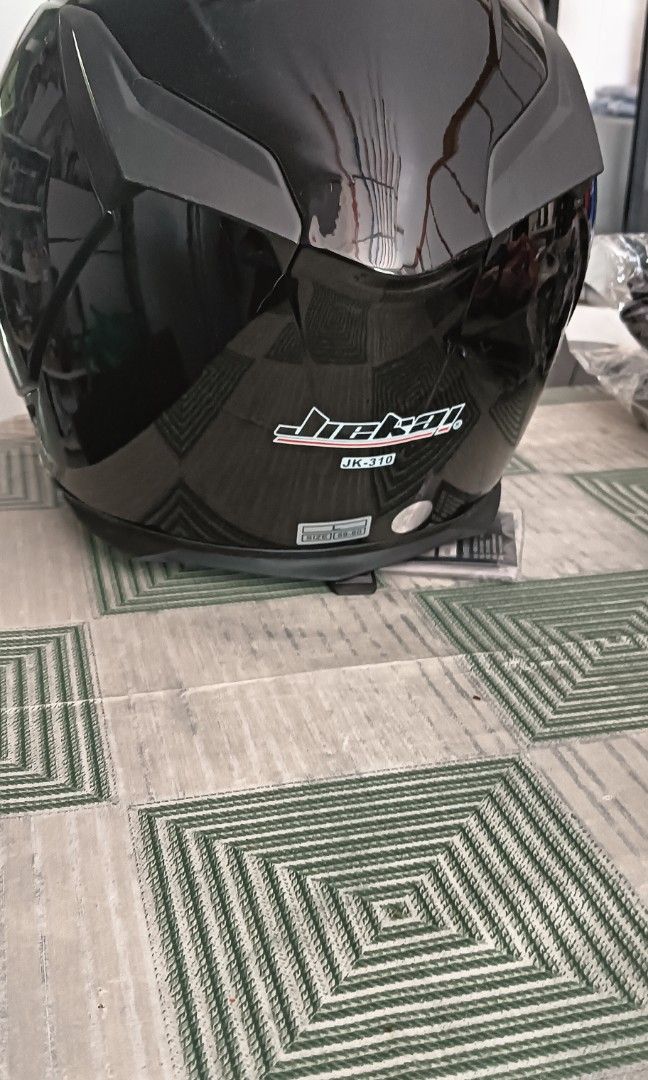 Full Face Helmet (Category: Motorcycle Accessories) located in Singapore. Submitted by ALITAMAN (Listing ID 1345540975, Image 3). Description: Brand New without bag.Size L.