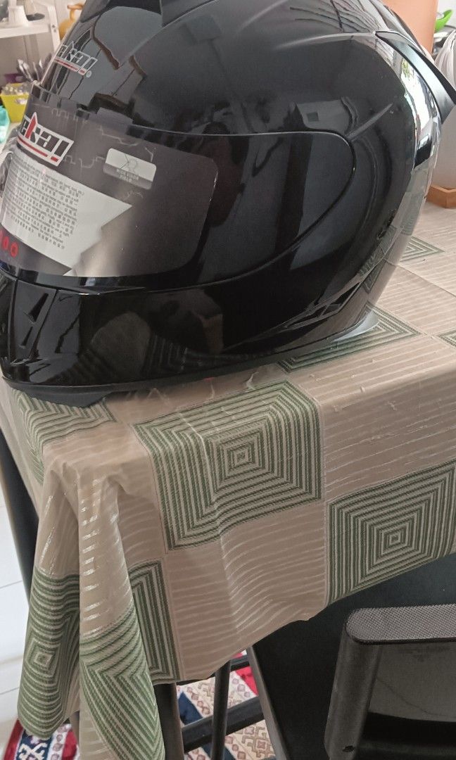 Full Face Helmet (Category: Motorcycle Accessories) located in Singapore. Submitted by ALITAMAN (Listing ID 1345540975, Image 2). Description: Brand New without bag.Size L.