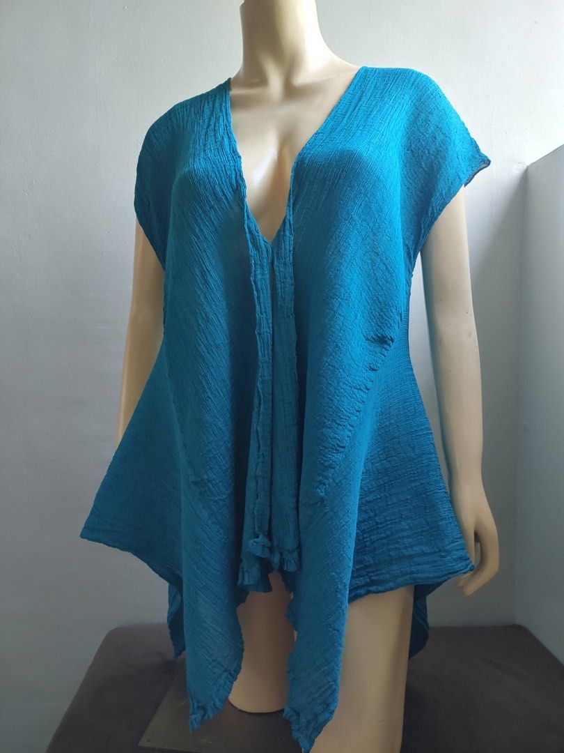 issey miyake wave blazer top (Category: Luxury Apparel) located in Balanga. Submitted by chaneldiorlegit (Listing ID 1345586452, Image 2). Description: one size.