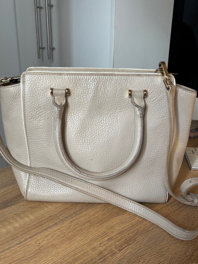 Kate Spade Chester Street Handbag (Category: Cross-body Bags) located in Las Pinas. Submitted by eggspresso (Listing ID 1345680877, Image 2). Description: RFS: Decluttering Please check photos for close up photos This was well used and loved so there are obvious signs of wear and tear This is spacious and structured too! Zippered pocket on front with tassel detail Detachable, adjustable crossbody strap 2 inside pockets Can fit iPad air 10.9” for 