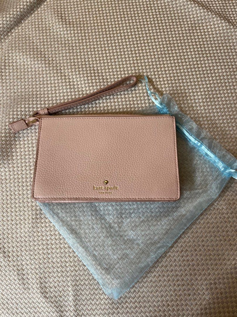 Kate spade wallet （分類：長銀包）位於 Hong Kong。 由 cycde 提交（商品編號 1345541864，圖片 2）。簡介： 閒置，未使用過。