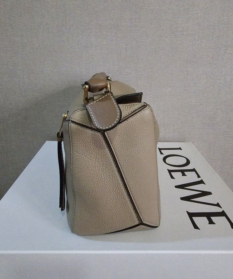Loewe Puzzle Bag Bi-color Medium (Category: Luxury Bags & Wallets) located in Quezon City. Submitted by asoonie (Listing ID 1345583787, Image 3). Description: Color: Sand/Mink Bi Color Size: Medium Includes: Box, Dust Bag and Bag Organizer RFS: Decluttering Shipping c/o buyer.