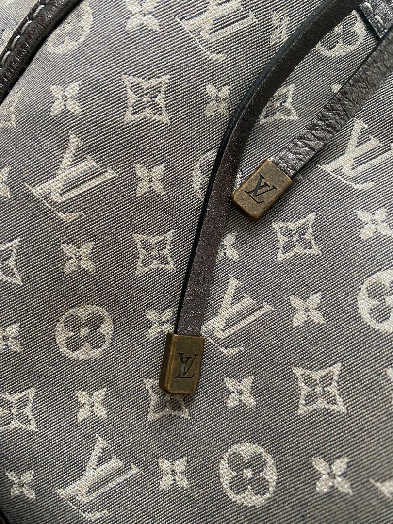 Louis Vuitton Shoulder Bag (Category: Luxury) located in Markham. Submitted by abglchin (Listing ID 1345701866, Image 2). Description: Style: Manon PM Platine Condition: 9.5/10 (used maybe 3x maximum) Other Notes: - textile body with leather strap - strap is not removable - original dust bag included Location: York Region; in-person meet up preferred, willing to meet buyer halfway.