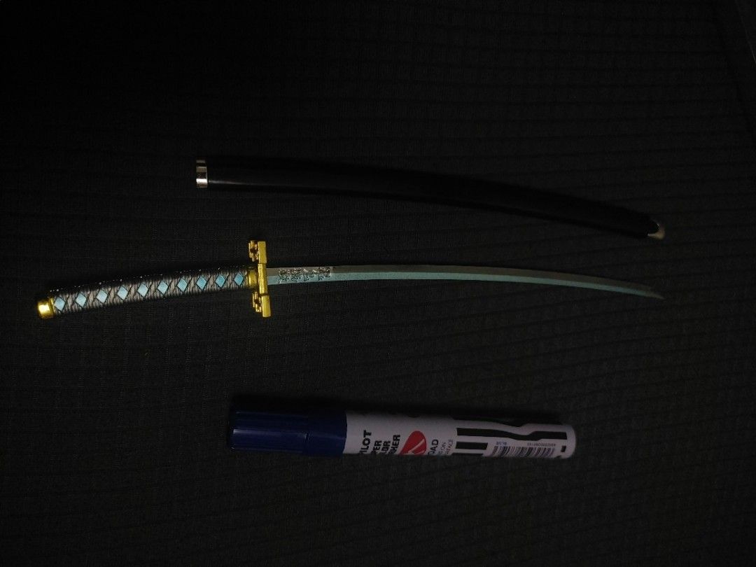 Mini Katana Metal Not Sharp (Category: Vintage Collectibles) located in Pasig City. Submitted by carls_vintages (Listing ID 1345654237, Image 3). Description: .
