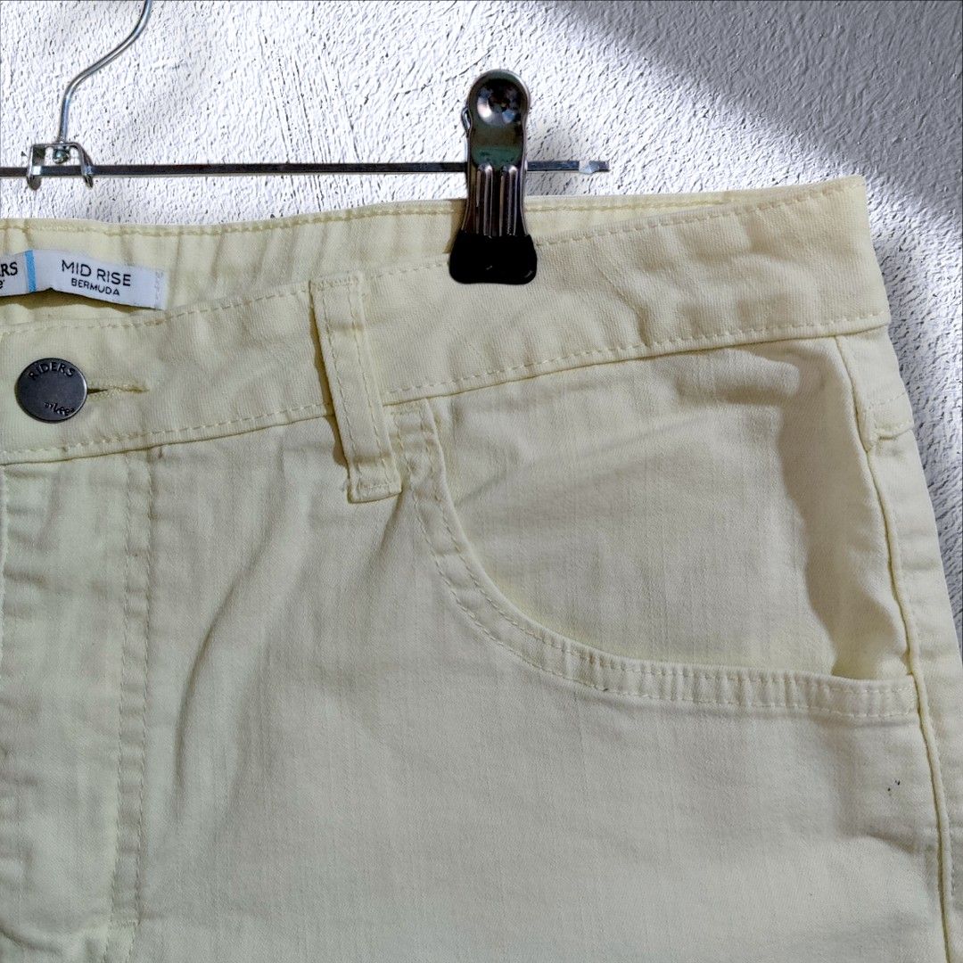 Plus size - Premium Quality Mr Lee Bermuda shorts (Category: Shorts) located in Caloocan City. Submitted by wt.ph (Listing ID 1345634356, Image 2). Description: • Premium quality 💯 • Size 38-40 • As good as new ✨ READ !! - in good condition - MOP : GCASH or UB bank transfer ( Payment first ) - MOD : J&t / Lalamove - No rush shipping. Next day shipped out 📦 💸 Last price posted. No to lowballers 💸.