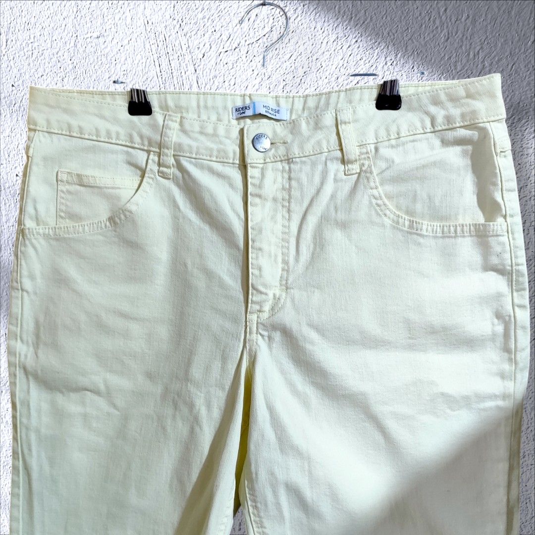 Plus size - Premium Quality Mr Lee Bermuda shorts (Category: Shorts) located in Caloocan City. Submitted by wt.ph (Listing ID 1345634356, Image 3). Description: • Premium quality 💯 • Size 38-40 • As good as new ✨ READ !! - in good condition - MOP : GCASH or UB bank transfer ( Payment first ) - MOD : J&t / Lalamove - No rush shipping. Next day shipped out 📦 💸 Last price posted. No to lowballers 💸.