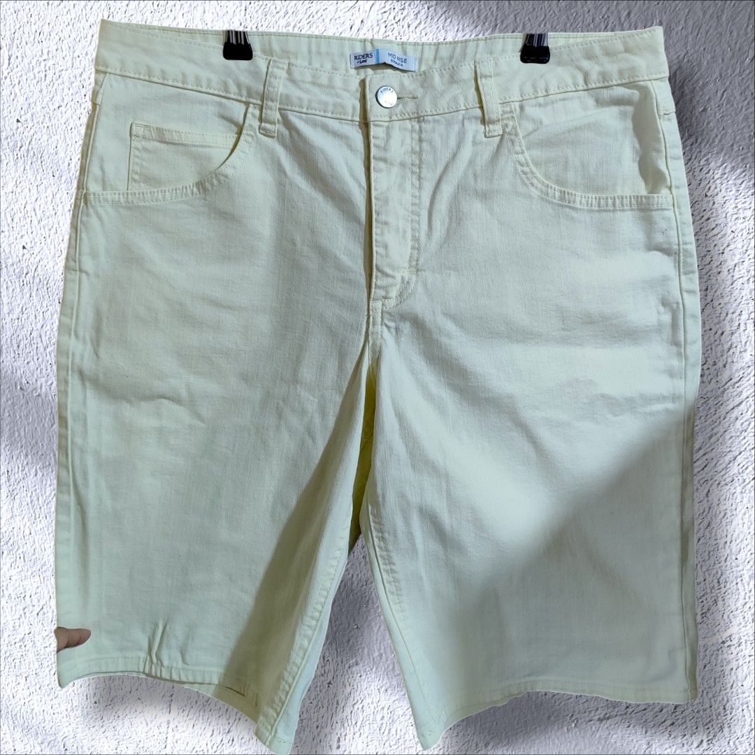 Plus size - Premium Quality Mr Lee Bermuda shorts (Category: Shorts) located in Caloocan City. Submitted by wt.ph (Listing ID 1345634356, Image 1). Description: • Premium quality 💯 • Size 38-40 • As good as new ✨ READ !! - in good condition - MOP : GCASH or UB bank transfer ( Payment first ) - MOD : J&t / Lalamove - No rush shipping. Next day shipped out 📦 💸 Last price posted. No to lowballers 💸.