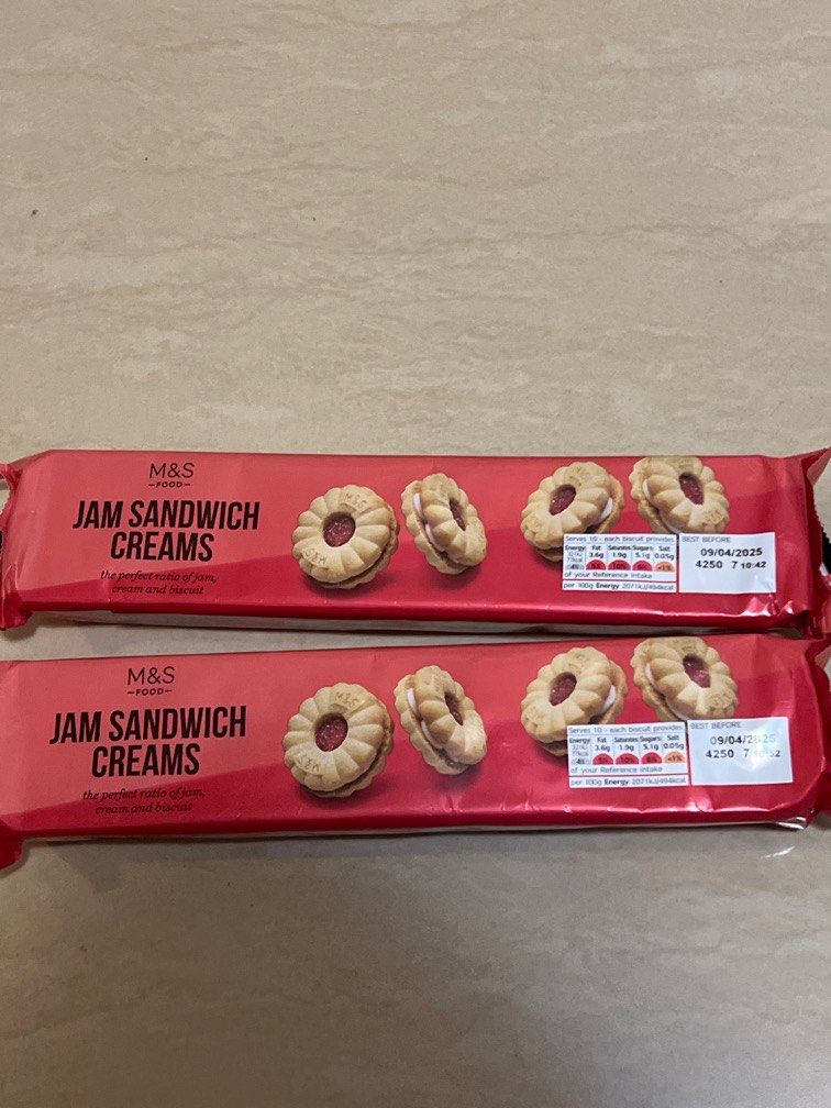 M&S 馬莎jam sandwich creams biscuits 餅, 嘢食& 嘢飲, 包裝食物&即食