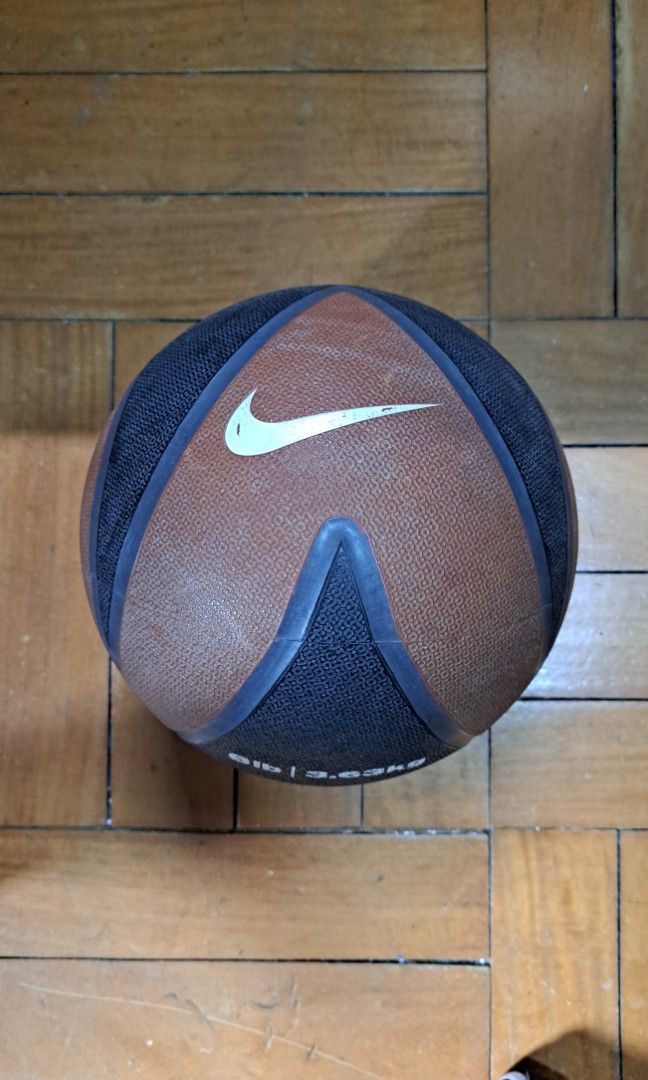Nike Exercise Ball 8 lbs (Category: Weights & Dumbbells) located in Cainta. Submitted by whitehawker (Listing ID 1345528048, Image 1). Description: for sale only Nike exercise ball 8 lbs. guaranteed authentic. black and maroon colorway. 8 lbs. 23cm diameter. location of item is Cainta. Rfs = decluttering..
