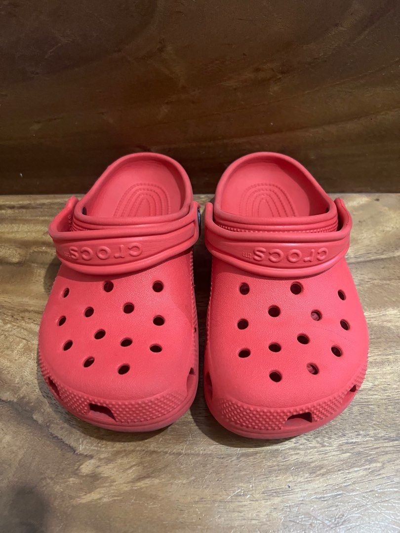 Original Crocs Kids J1 (Category: Babies & Kids Fashion) located in Taguig. Submitted by adonisblanco (Listing ID 1345655146, Image 1). Description: Lightly used Crocs Kids size J1! Authentic!.