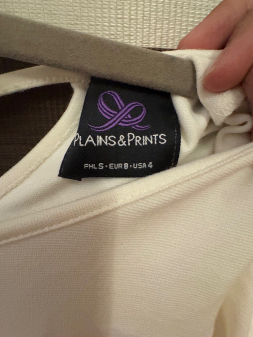 Plains & Prints Top (Category: Blouses) located in Rizal. Submitted by l17873 (Listing ID 1345667583, Image 3). Description: Barely worn Payment via GCash Shipping via Lalamove/Grab.