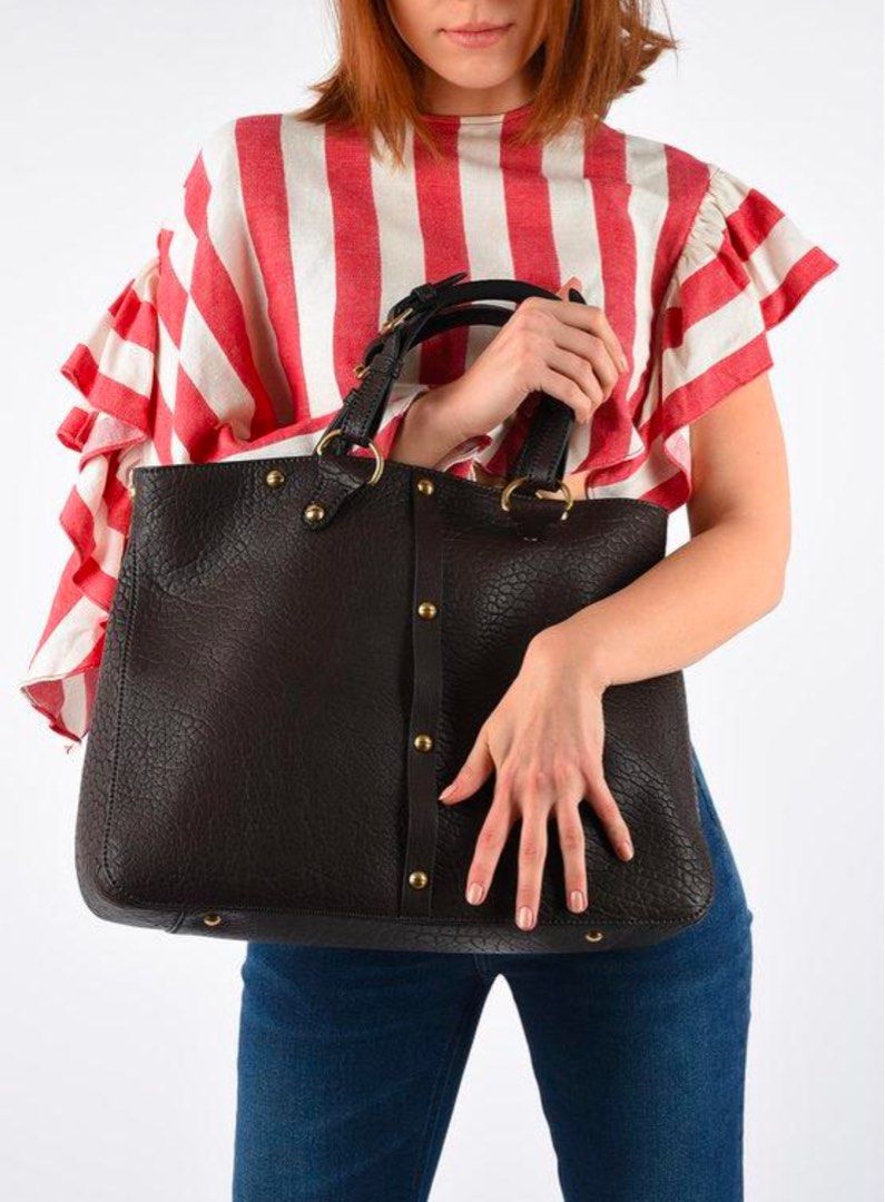 Preloved Dior Dior Avenue Bag Brown (Category: Luxury Bags & Wallets) located in Pasay City. Submitted by georgiaetc (Listing ID 1345720187, Image 1). Description: Dior Dioravenue 44 x 33 x 14.5 cm With dustbag .