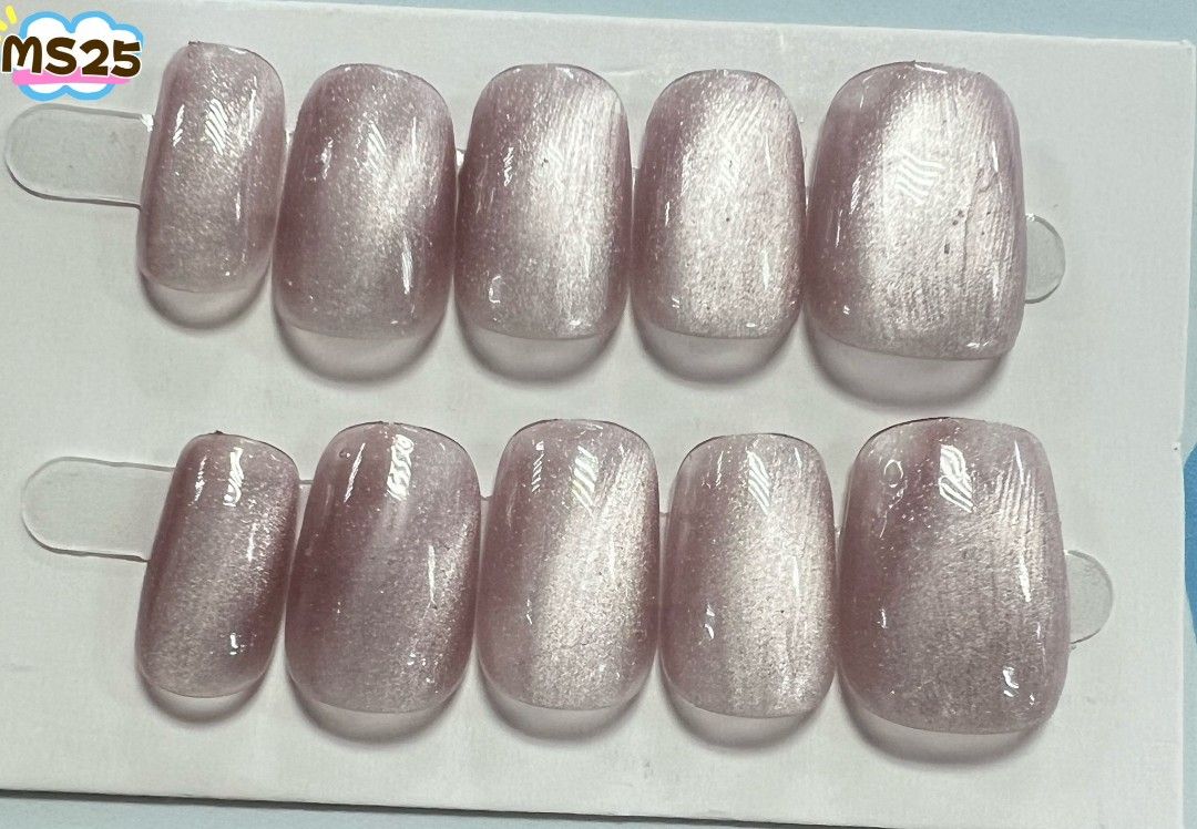 Press on nails (Basic) (Category: Hands & Nails) located in Singapore. Submitted by pixiemuffin (Listing ID 1345703338, Image 2). Description: Press on nails 💅 Size: M Will include upon purchase: - 1x Alcohol pad - 2x Adhesive tabs (2x sheets) - 1x nail file - 1x cuticle stick 4 different colours and type available 1 for $5 each.