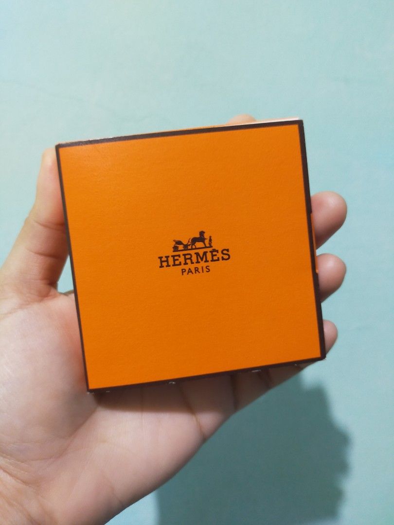 Rouge Hermès Sampler (Category: Makeup) located in Binan City. Submitted by kugouza (Listing ID 1345549240, Image 1). Description: New Hermes lipstick Sampler with brush Shades: 85 Rouge H (matte) 33 Orange Bôite (satin) 64 Rouge Casaque (matte) 21 Rose Épicé (satin).