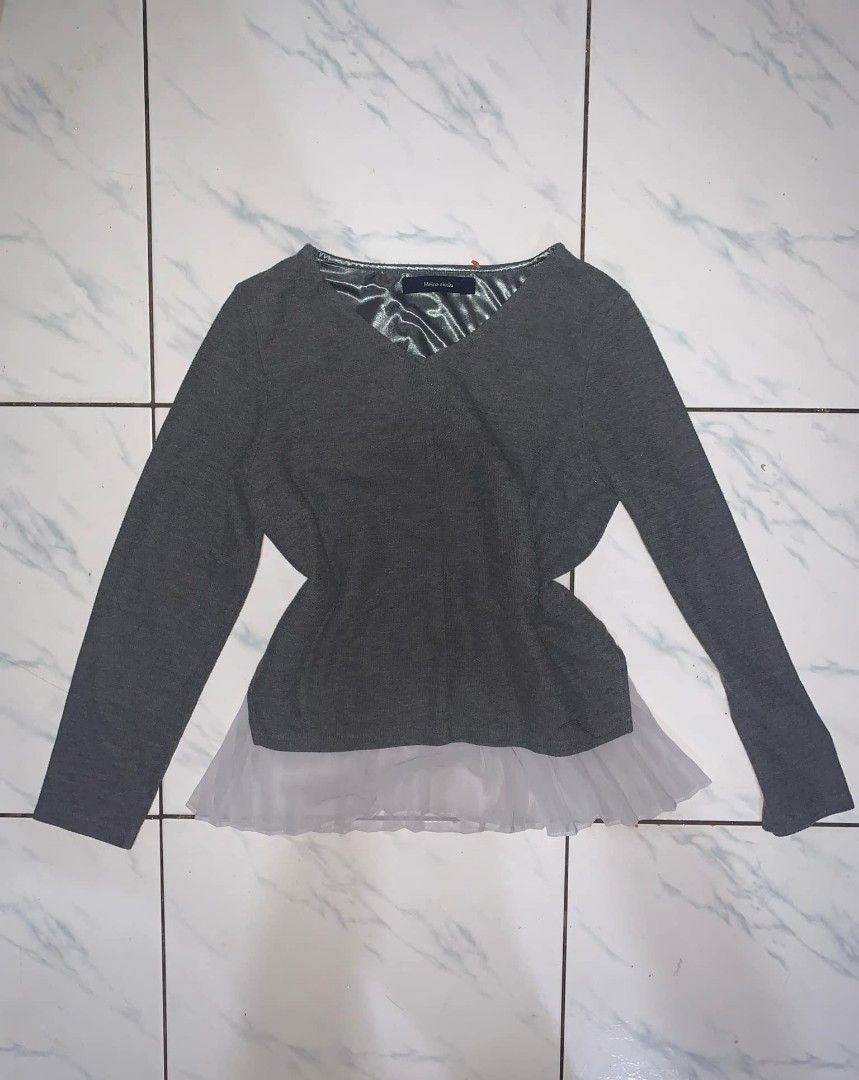 Schoolgirl long sleeves with chiffon underneath (Category: Longsleeves) located in Caloocan City. Submitted by hellnahhh (Listing ID 1345706871, Image 1). Description: xs-semi m.